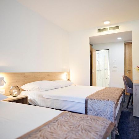 Colentum Resort Murter Ruang foto