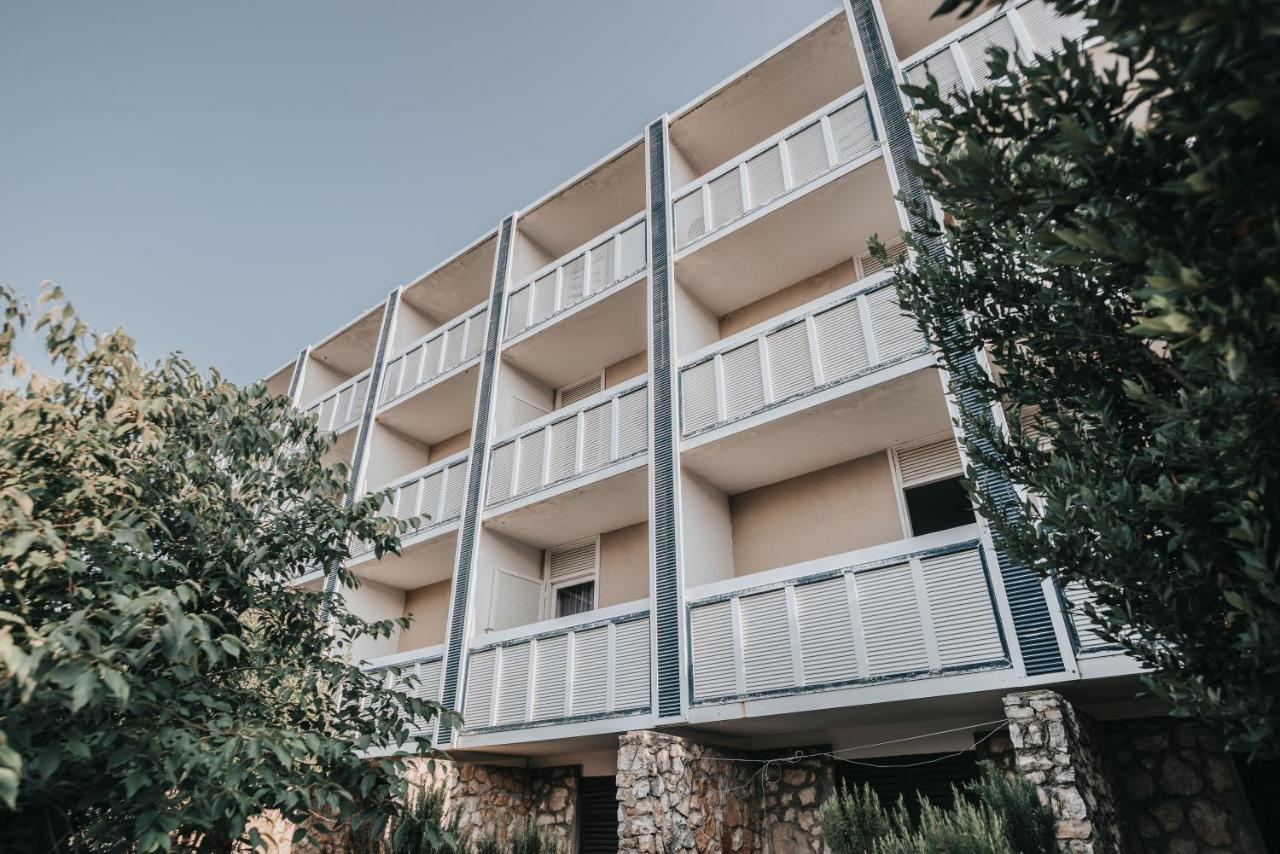 Colentum Resort Murter Bagian luar foto