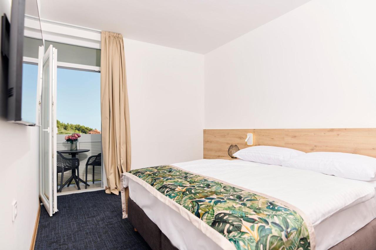 Colentum Resort Murter Bagian luar foto