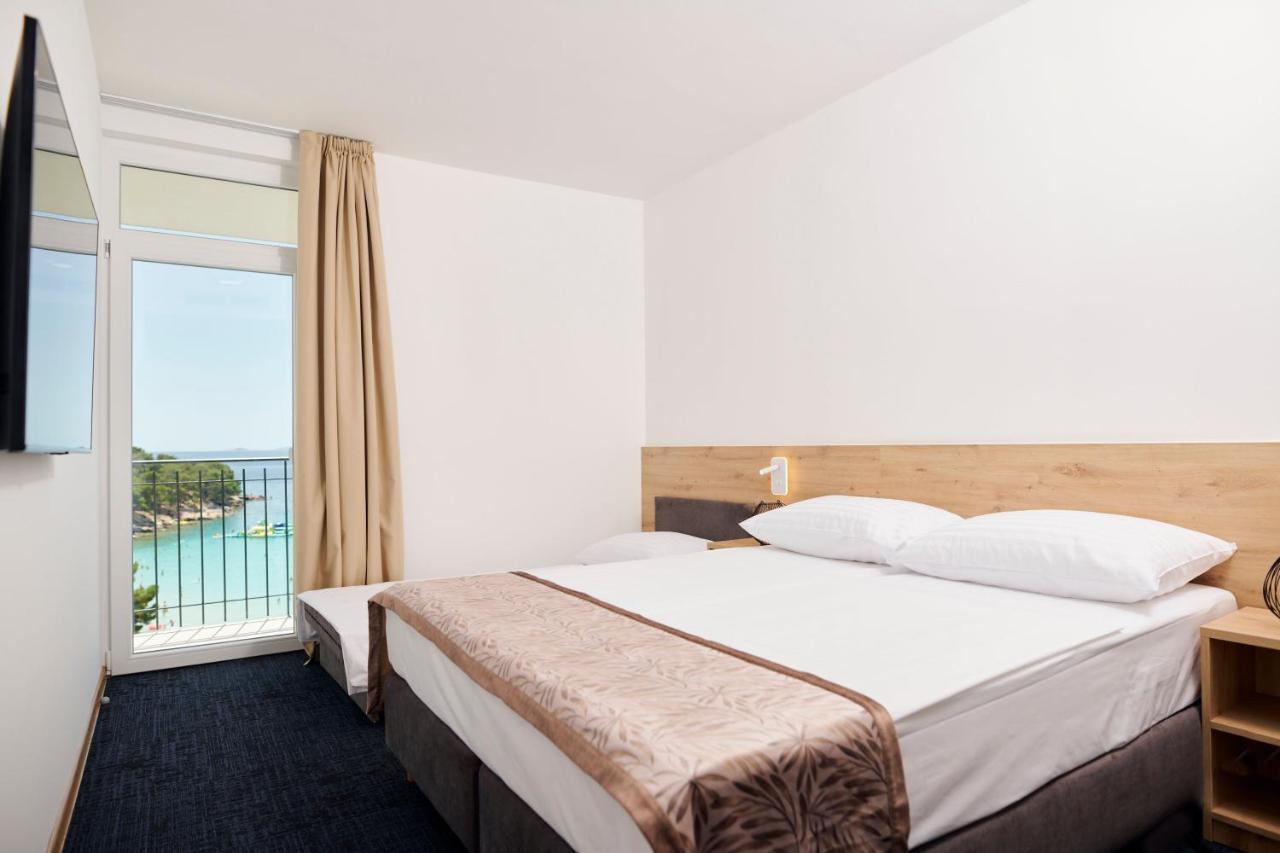 Colentum Resort Murter Bagian luar foto