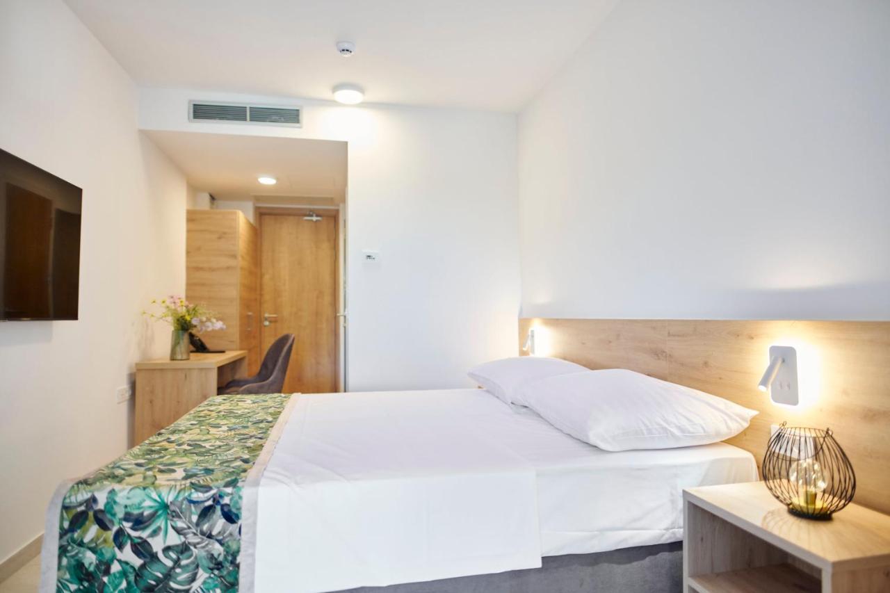Colentum Resort Murter Ruang foto
