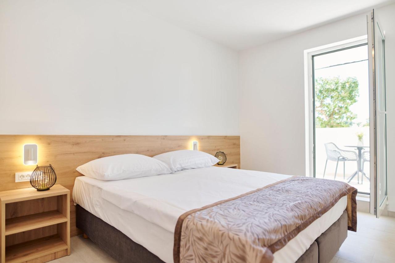 Colentum Resort Murter Bagian luar foto