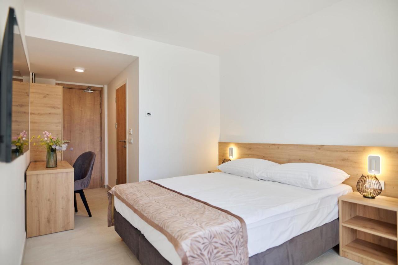 Colentum Resort Murter Bagian luar foto