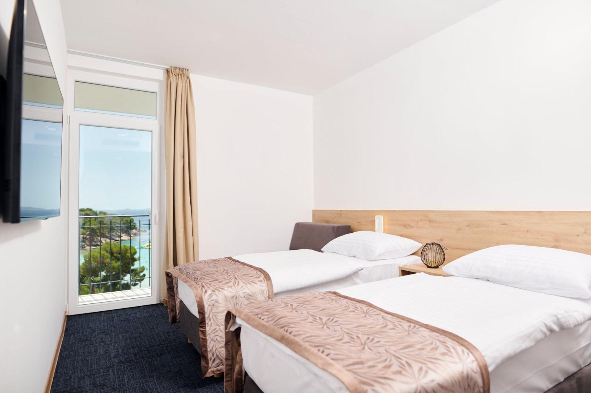 Colentum Resort Murter Ruang foto