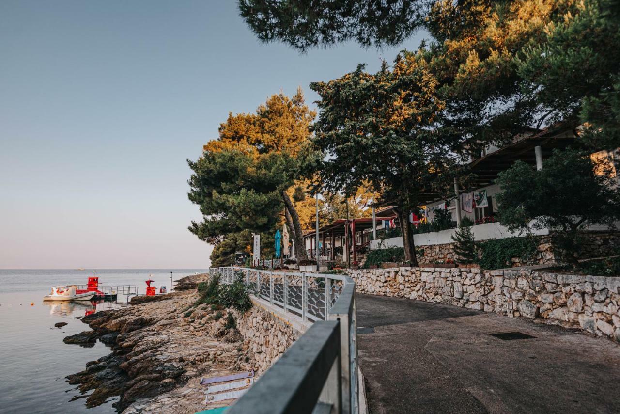 Colentum Resort Murter Bagian luar foto
